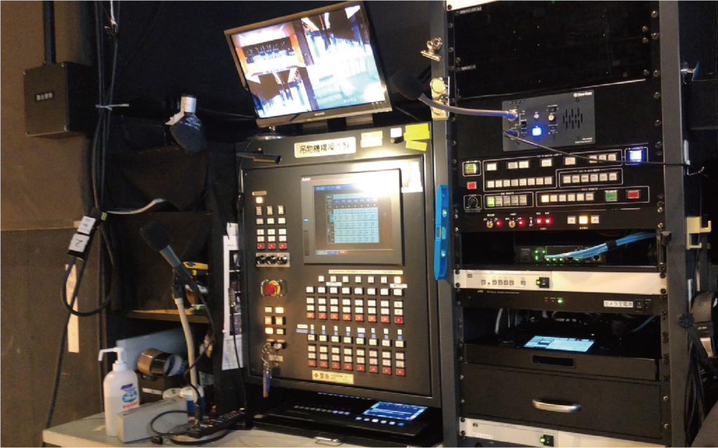 舞台の操作盤